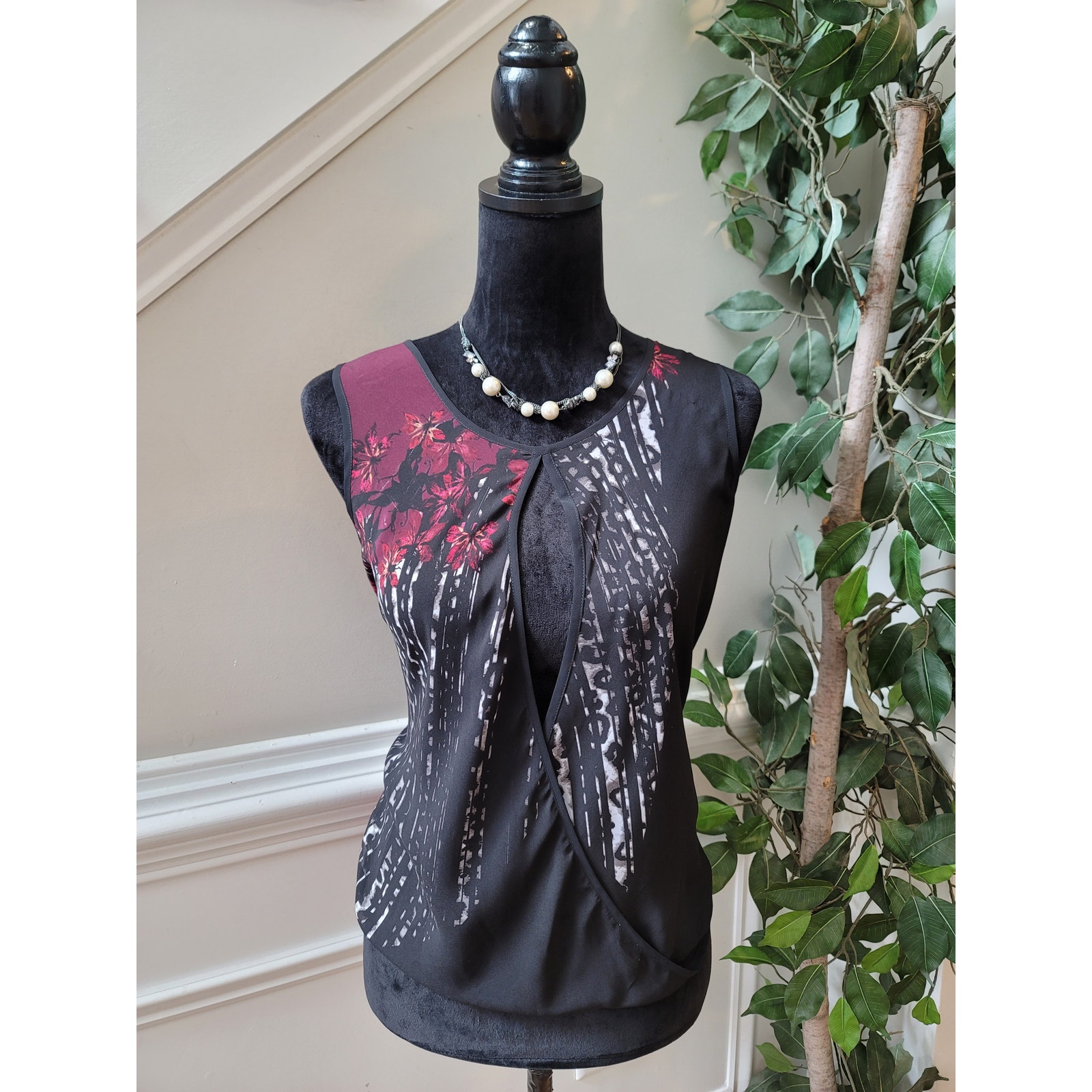 Kenneth Cole Blouse Women's Size Medium Multicolor Crew Neck Sleeveless